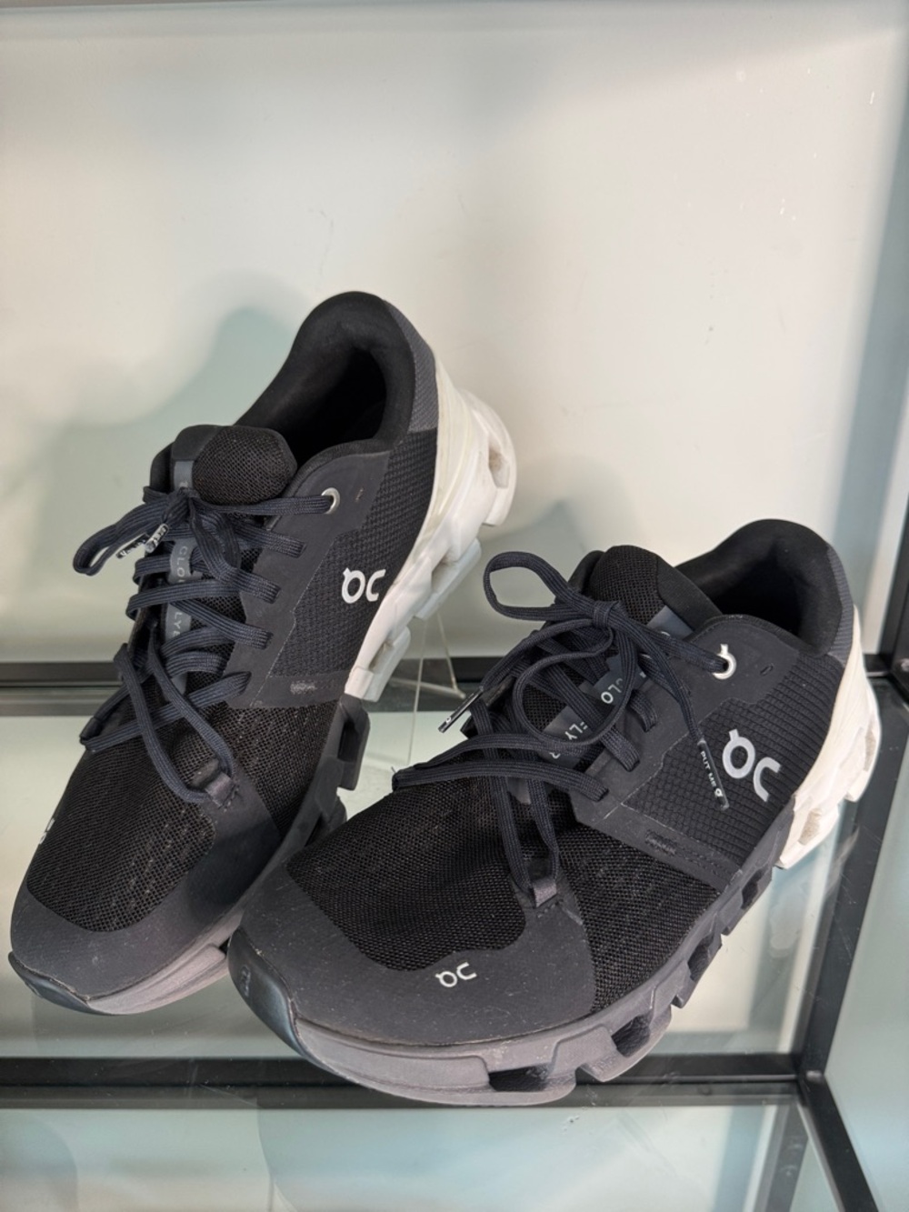 On Cloudflyer 4 B&W women size 10.5